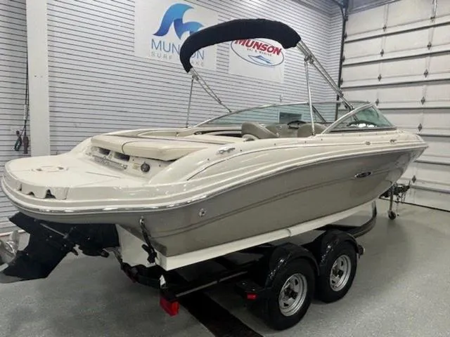 Slide: The Image of 2005 Sea Ray 200 Signature boat on trailer in showroom. - 4