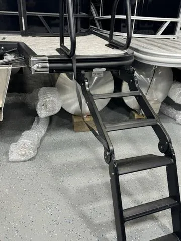 Slide: The Image of 2025 Bennington 22 SSR boat ladder and deck in a showroom. - 23