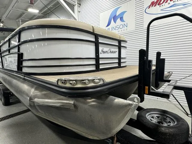 Slide: The Image of 2019 SunChaser 8525 Entertainer pontoon boat in showroom, side view. - 21