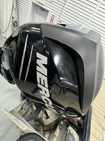Slide: The Image of Mercury outboard motor on 2019 SunChaser 8525 Entertainer boat, close-up view. - 5