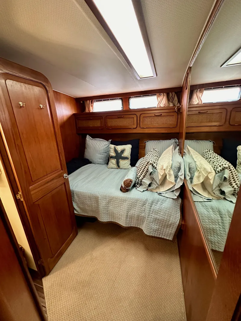 Slide: The Image of Gulfstar 49 Motor Yacht 1985 - 95
