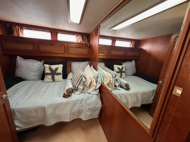 Slide: The Image of Gulfstar 49 Motor Yacht 1985 - 96