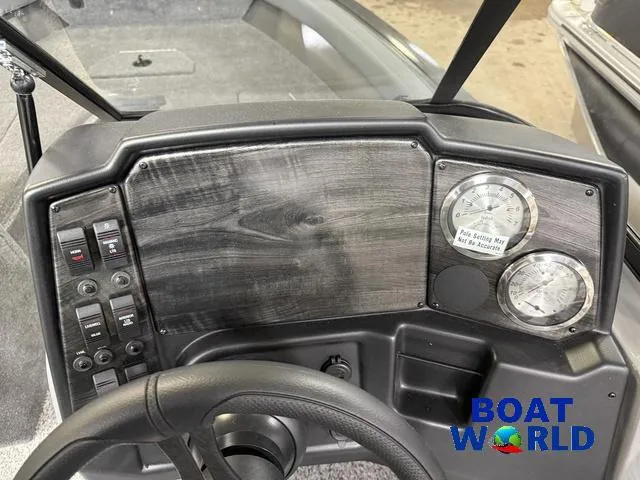 Slide: The Image of MirroCraft Holiday 168 & Honda 90HP 4-Stroke EFI 2025 - 21