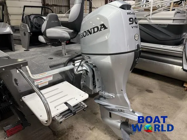Slide: The Image of MirroCraft Holiday 168 & Honda 90HP 4-Stroke EFI 2025 - 43