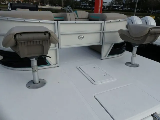 Slide: The Image of Hurricane FunDeck 2360 REF OB 2024 - 11