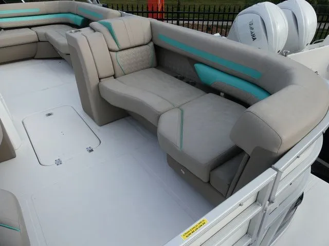 Slide: The Image of Hurricane FunDeck 2360 REF OB 2024 - 13