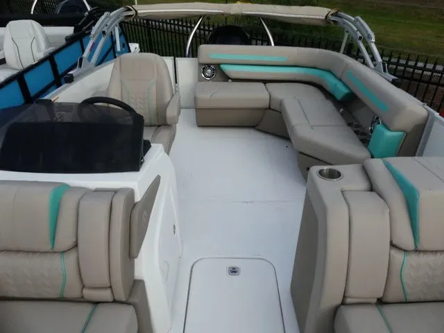 Slide: The Image of Hurricane FunDeck 2360 REF OB 2024 - 15