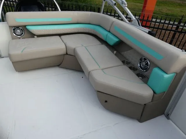 Slide: The Image of Hurricane FunDeck 2360 REF OB 2024 - 20