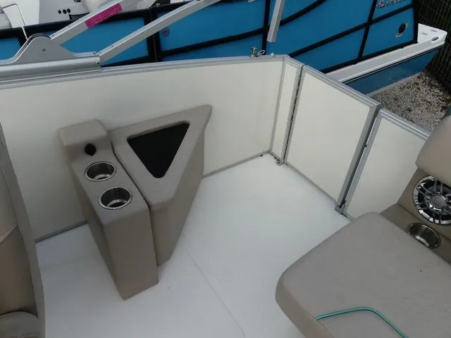 Slide: The Image of Hurricane FunDeck 2360 REF OB 2024 - 21