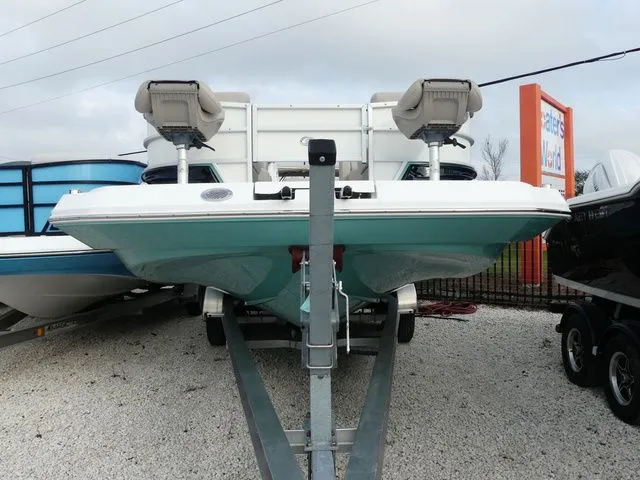 Slide: The Image of Hurricane FunDeck 2360 REF OB 2024 - 3