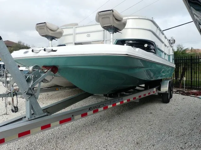 Slide: The Image of Hurricane FunDeck 2360 REF OB 2024 - 4