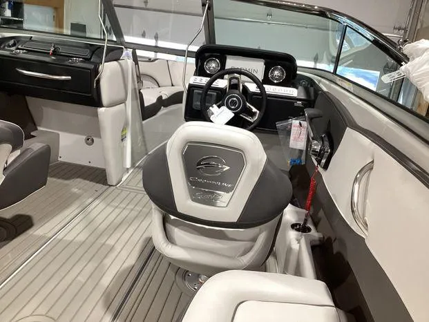 Slide: The Image of Crownline Boats 240SS 2024 - 10