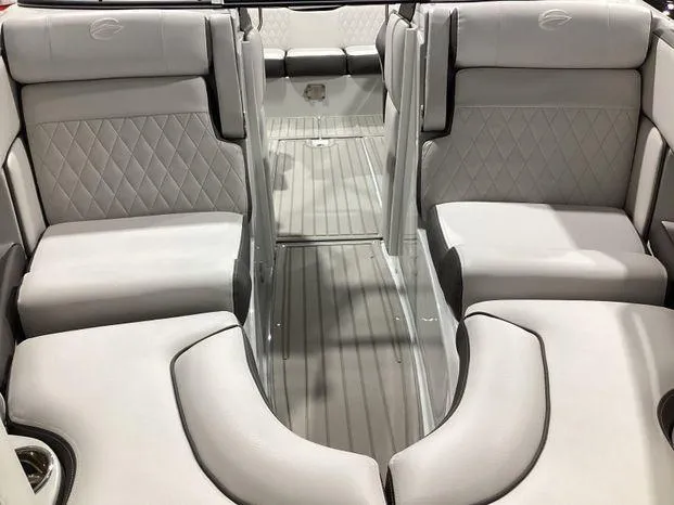 Slide: The Image of Crownline Boats 240SS 2024 - 12