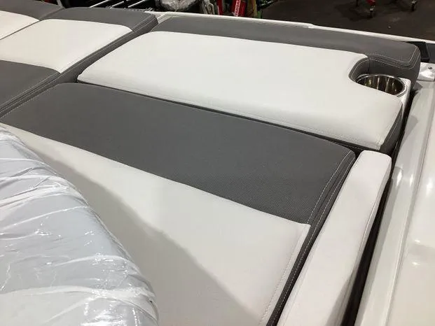 Slide: The Image of Crownline Boats 240SS 2024 - 13
