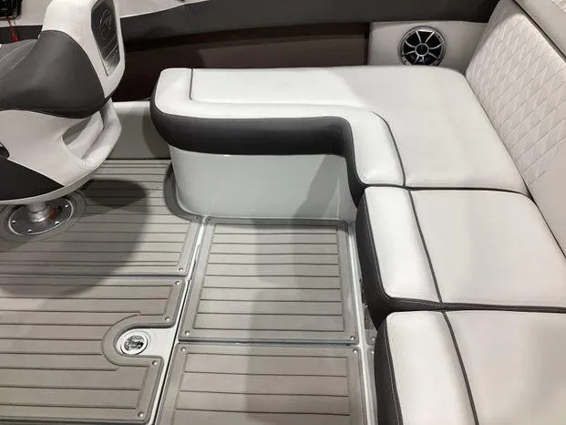 Slide: The Image of Crownline Boats 240SS 2024 - 14