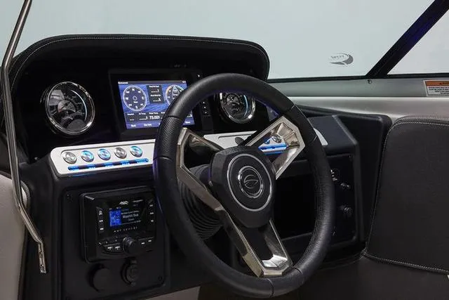 Slide: The Image of Crownline Boats 240SS 2024 - 6