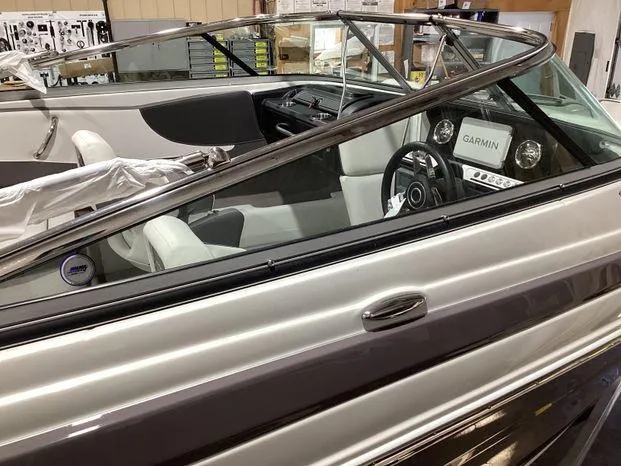 Slide: The Image of Crownline Boats 240SS 2024 - 9