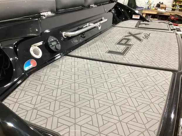 Slide: The Image of Crownline Boats 220 SS LPX 2024 - 11