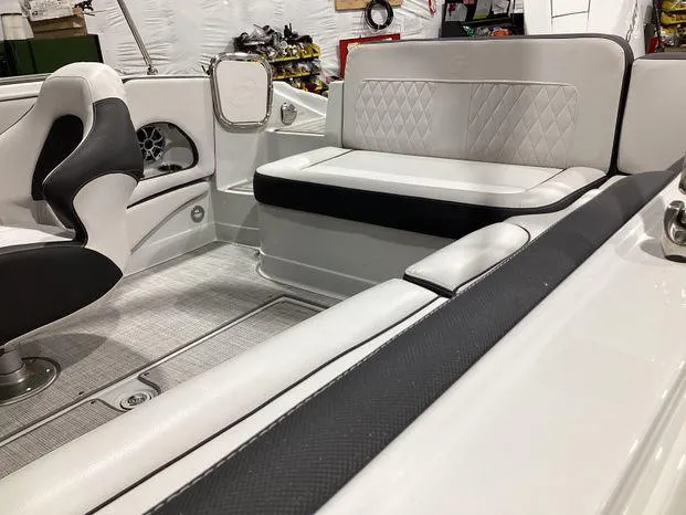 Slide: The Image of Crownline Boats E230XS 2024 - 3