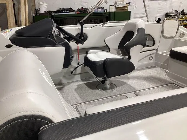 Slide: The Image of Crownline Boats E230XS 2024 - 4