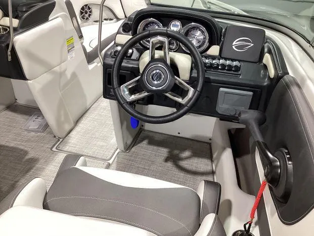 Slide: The Image of Crownline Boats 210SS 2024 - 5