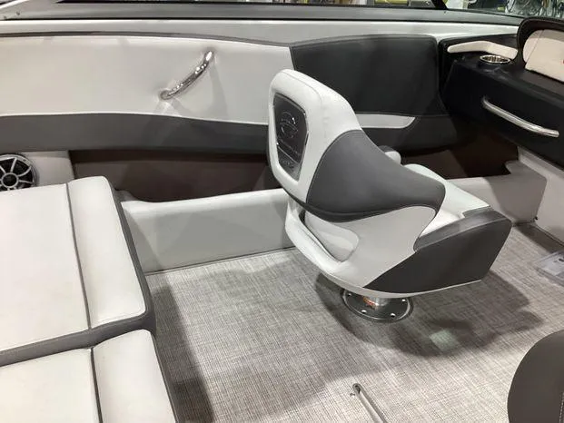 Slide: The Image of Crownline Boats 210SS 2024 - 6