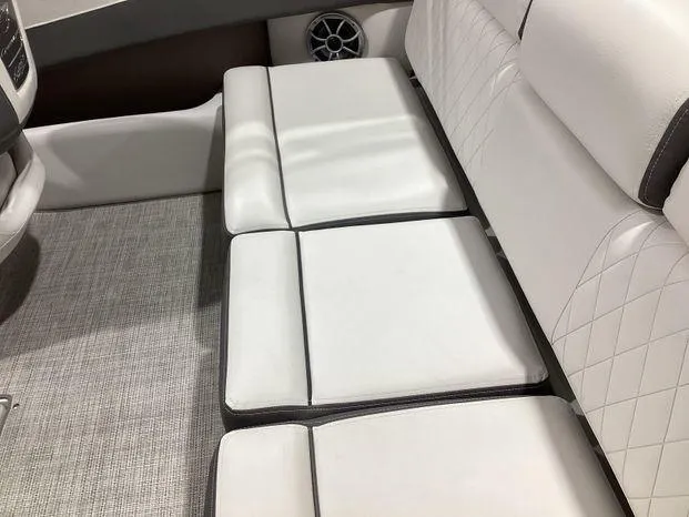 Slide: The Image of Crownline Boats 210SS 2024 - 8