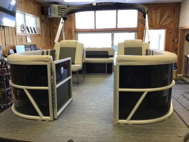 Slide: The Image of Godfrey Mighty G 1476 C 2023 - 11