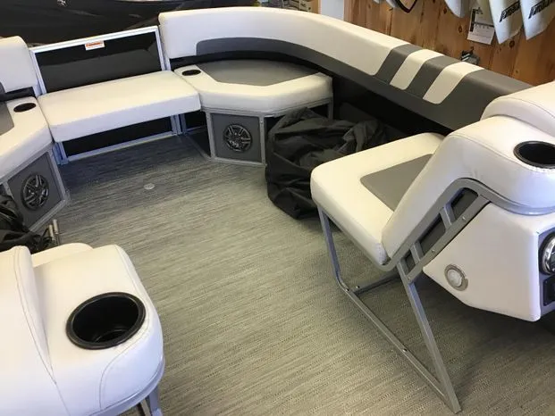 Slide: The Image of Godfrey Mighty G 1476 C 2023 - 8