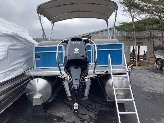 Slide: The Image of Godfrey EX2286SBX 2024 - 3