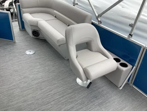 Slide: The Image of Godfrey EX2286SBX 2024 - 8