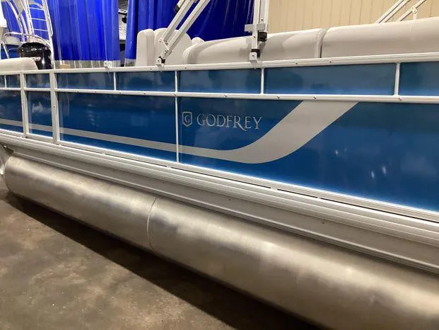 Slide: The Image of Godfrey EX2086CX 2024 - 3