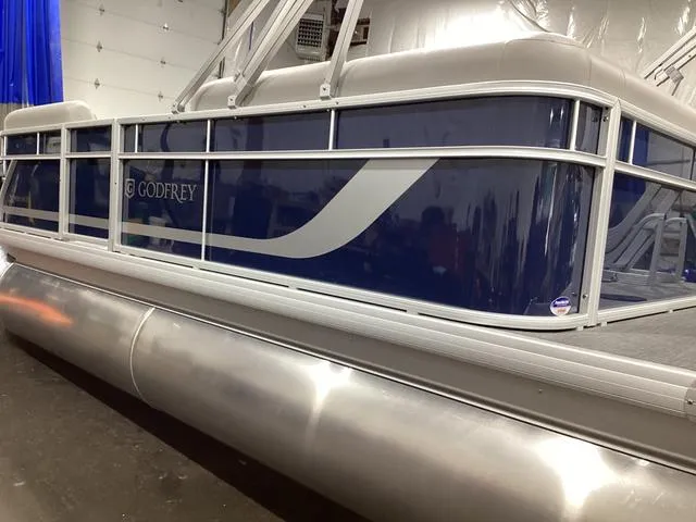 Slide: The Image of Godfrey EX1886CX 2025 - 10