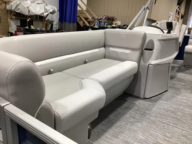 Slide: The Image of Godfrey EX1886CX 2025 - 4