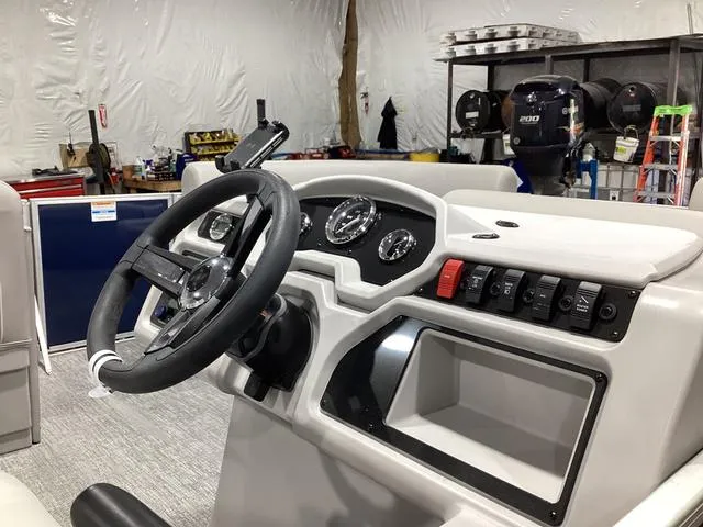 Slide: The Image of Godfrey EX1886CX 2025 - 6