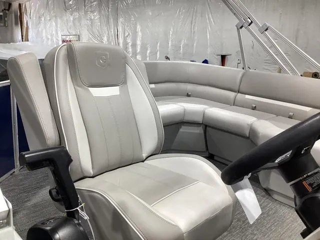 Slide: The Image of Godfrey EX1886CX 2025 - 7