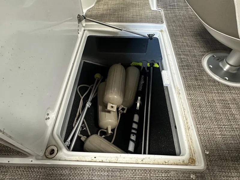 Slide: The Image of Crownline Boats E4 2017 - 10