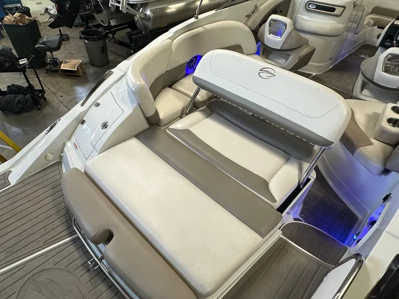 Slide: The Image of Crownline Boats E4 2017 - 12