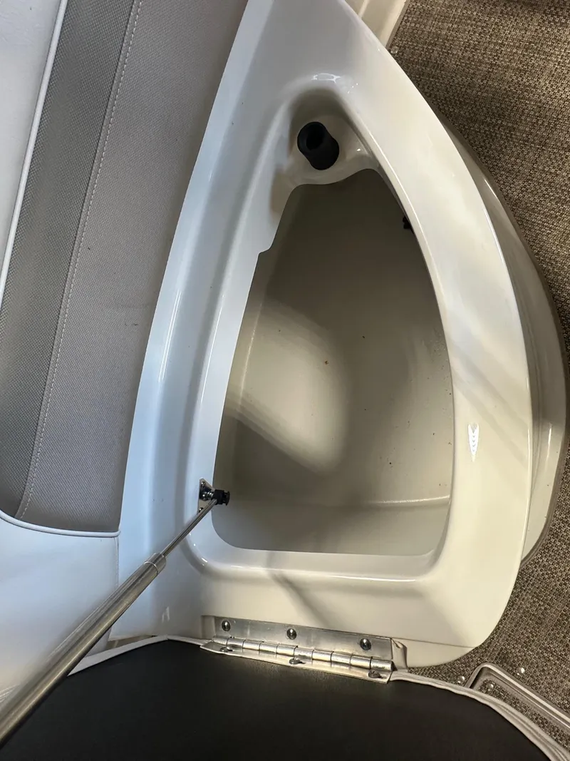 Slide: The Image of Crownline Boats E4 2017 - 28