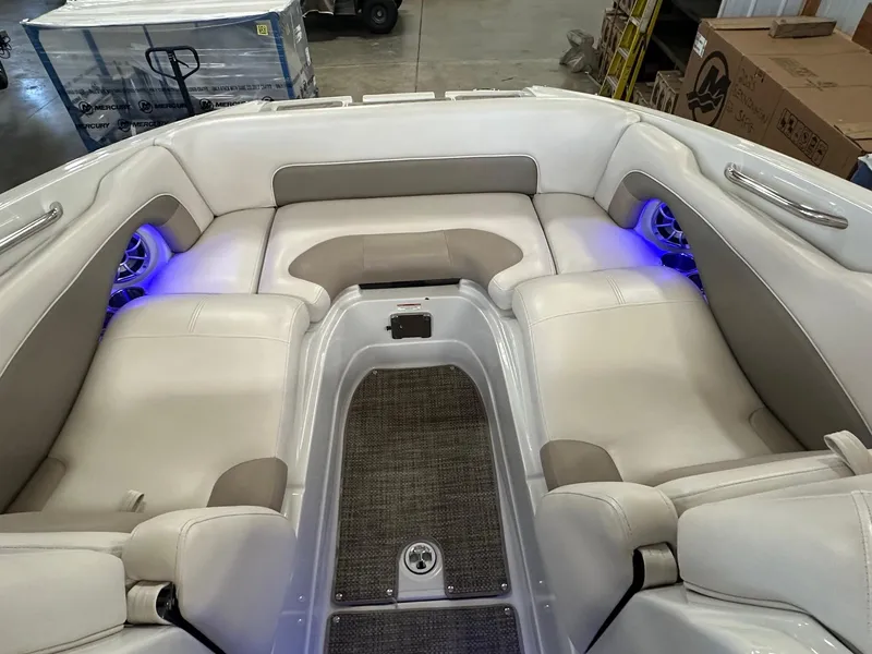 Slide: The Image of Crownline Boats E4 2017 - 32