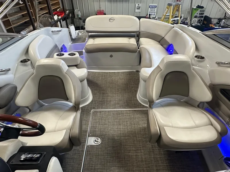 Slide: The Image of Crownline Boats E4 2017 - 33