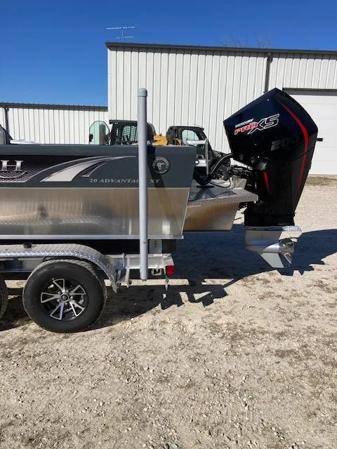 Slide: The Image of Duckworth 20 Advantage XT 2022 - 12