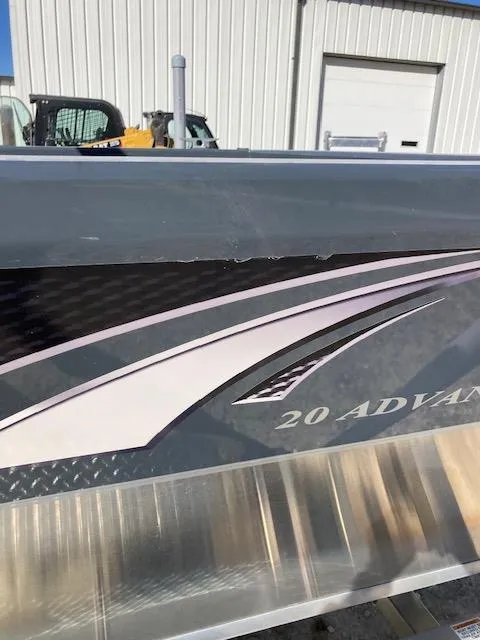 Slide: The Image of Duckworth 20 Advantage XT 2022 - 16