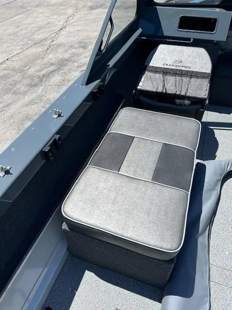 Slide: The Image of Duckworth 20 Advantage XT 2022 - 18