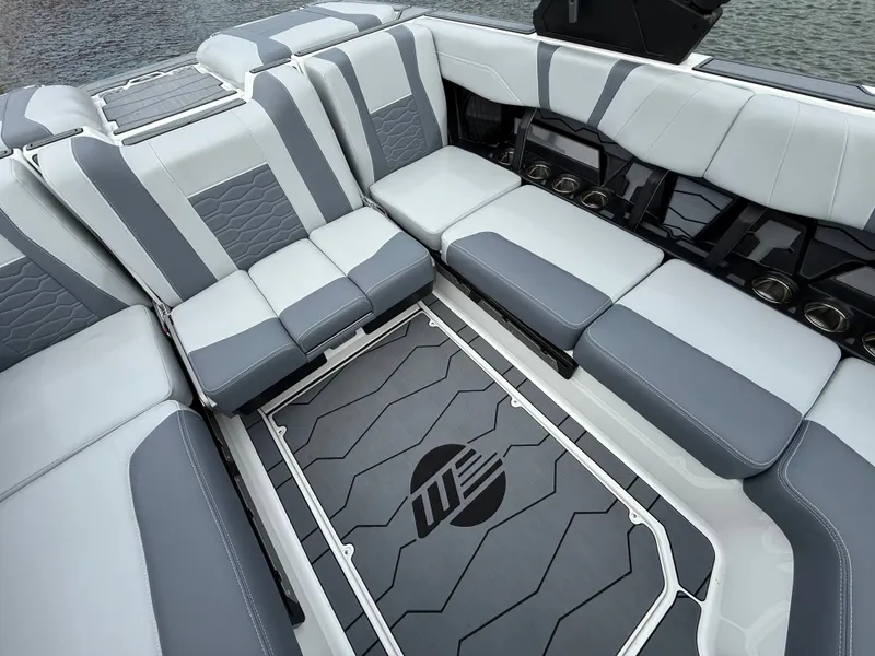 Slide: The Image of Malibu Wakesetter 22 MXZ 2025 - 564