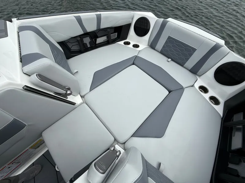 Slide: The Image of Malibu Wakesetter 22 MXZ 2025 - 582