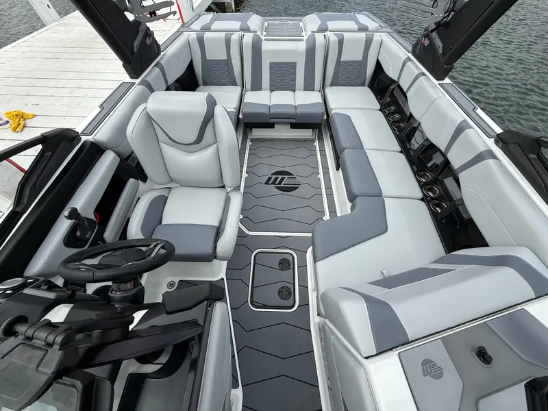 Slide: The Image of Malibu Wakesetter 22 MXZ 2025 - 584