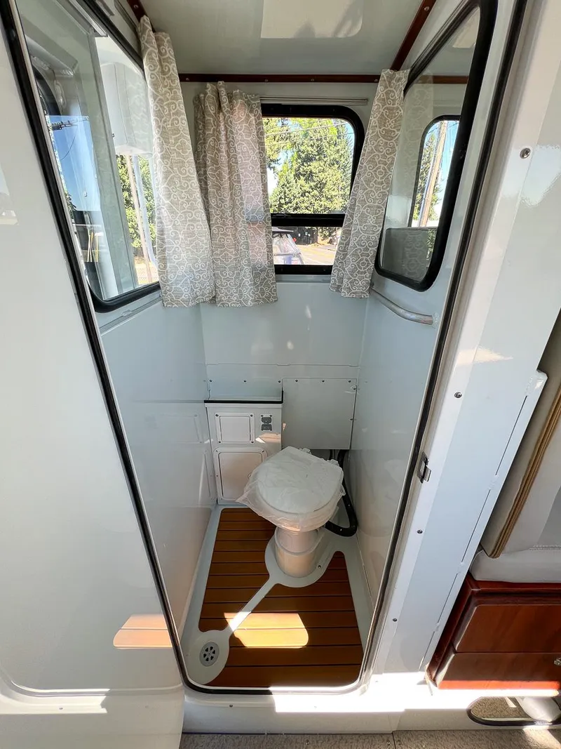 Slide: The Image of Hewescraft 270 Pacific Explorer 2023 - 15