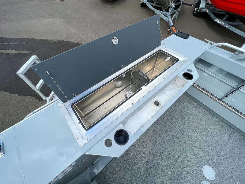 Slide: The Image of 2023 Hewescraft 200 PRO V ET boat with open storage compartment on deck. - 16