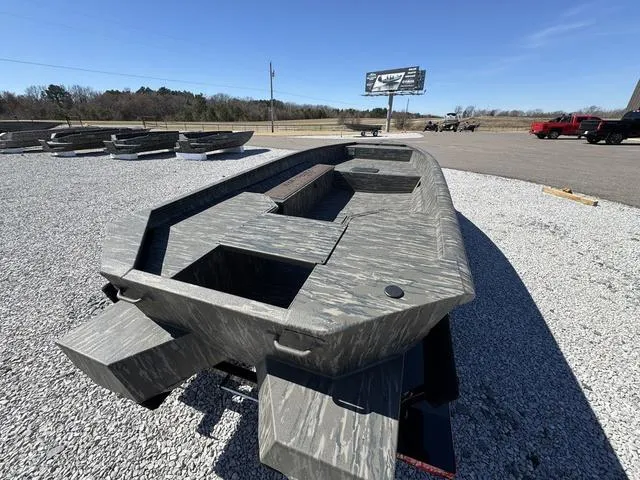 Slide: The Image of 2025 War Eagle MODEL 750 - GLADIATOR boat on gravel lot under clear sky. - 10